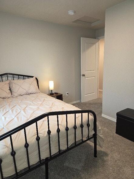 Building Photo - 600 Van Wy