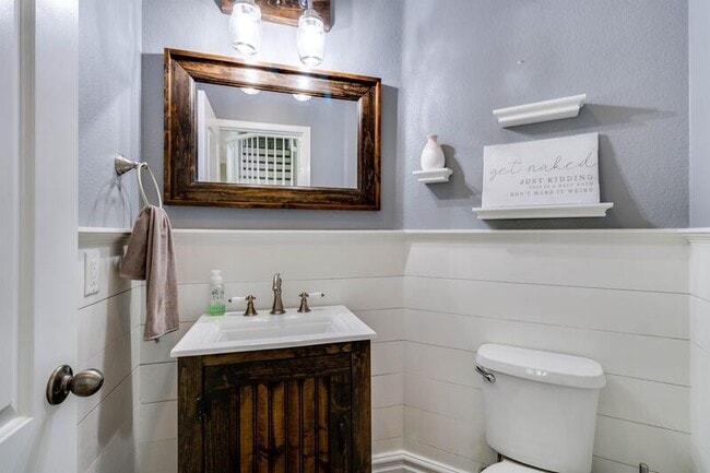 Building Photo - 38945 Turtle Pond Ln