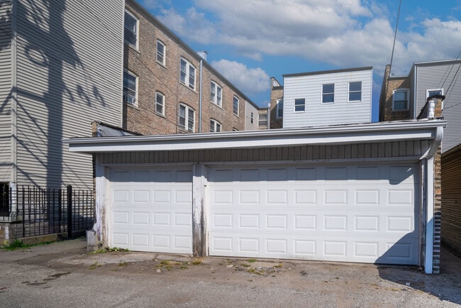 Building Photo - 4831 W Roscoe St