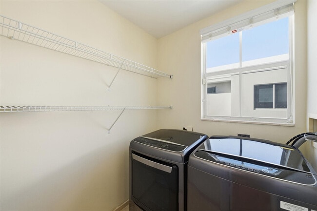 Building Photo - 2515 NE 18th St