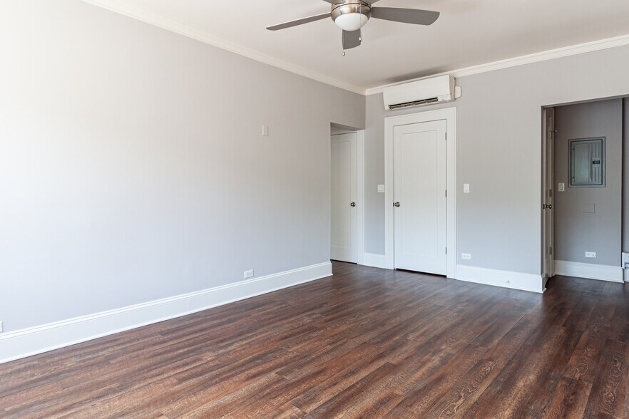 Building Photo - 827 W Lakeside Pl