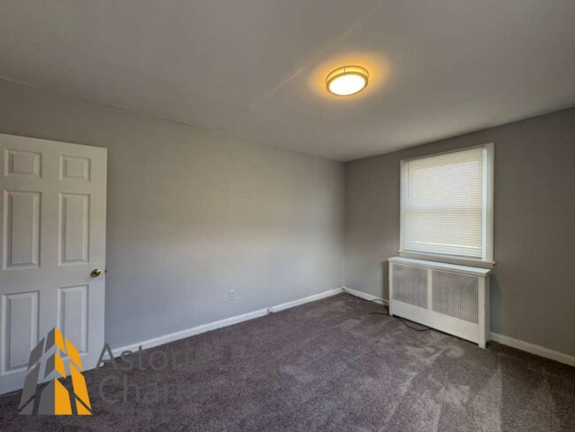 Building Photo - Conveniently Located 4 Bedroom with Privat...