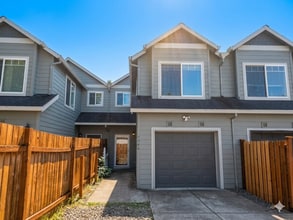 Building Photo - 3/2.5 Townhome with walking trails outside backyard!