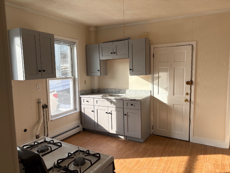 Building Photo - 15 Riggs St