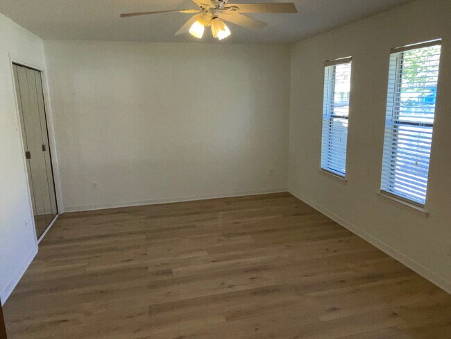 Building Photo - Welcome home to this charming 2-bedroom, 1-bath residence featuring a warm and inviting layout. E...