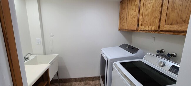 Laundry room - 7438 S Camelback Cir