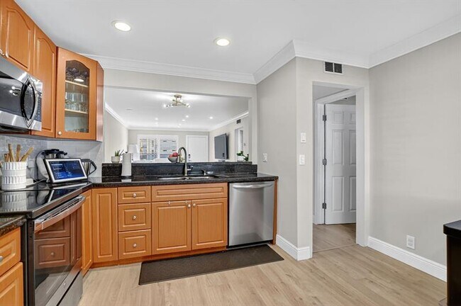 Building Photo - 55 SE 14th St