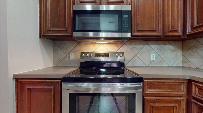 Building Photo - 16611 Cheshire Grove Ln