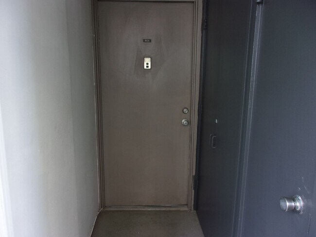 Building Photo - C0386 - ALA WAI TOWNHOUSE