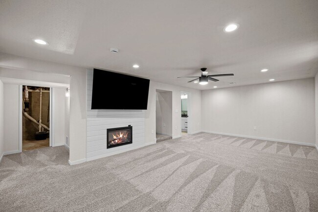 Building Photo - Gorgeous North Side Home With Shop!