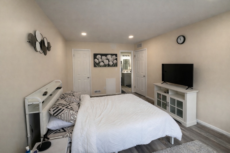 Building Photo - 318A Delancey Pl