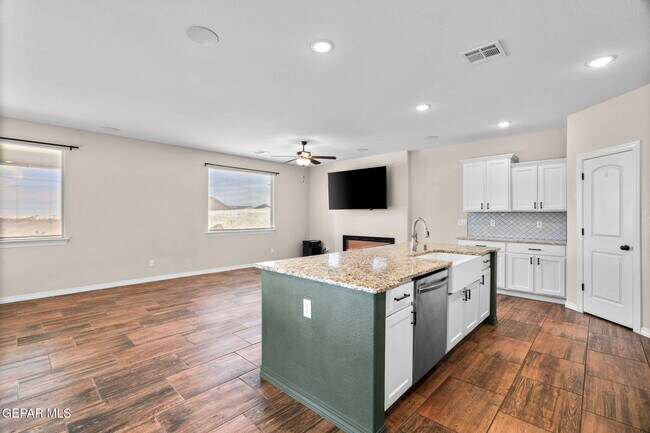 Building Photo - 325 Quiet Pr Dr