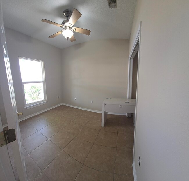 Building Photo - 204 Ann Cir