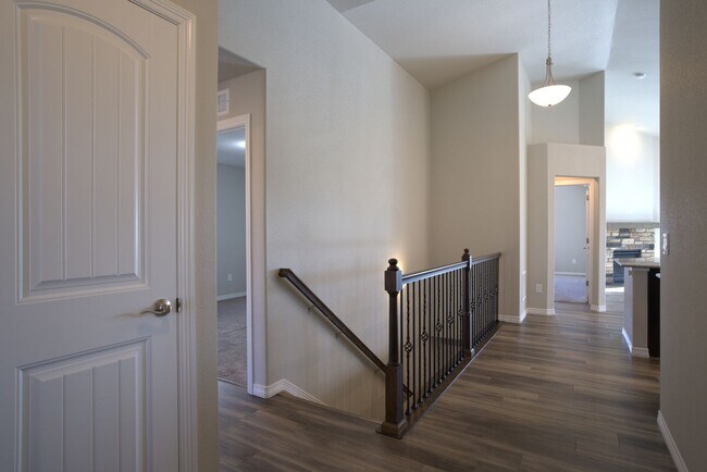 Building Photo - 5 Bed 3 Bath 3 Car Garage Rancher!!!