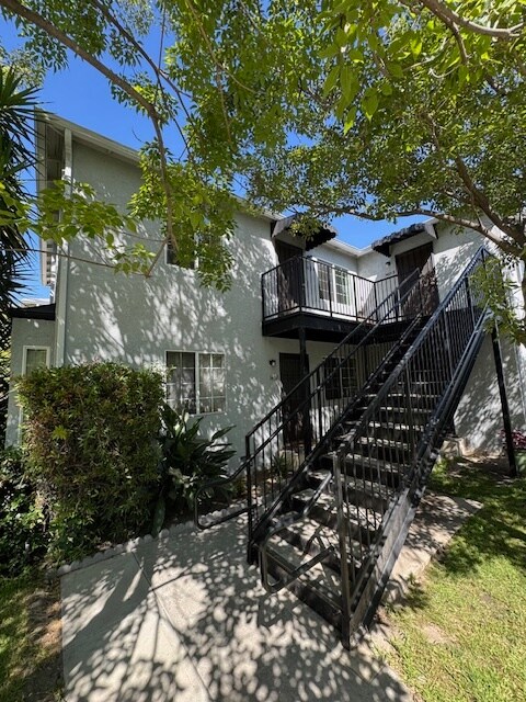 Primary Photo - 3415 W Alameda Ave
