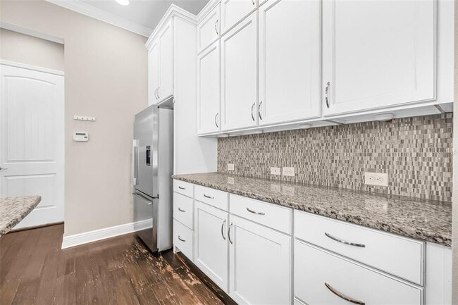 Building Photo - 307 S Gomez Ave