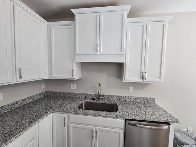 Building Photo - 814 Jackson Dr