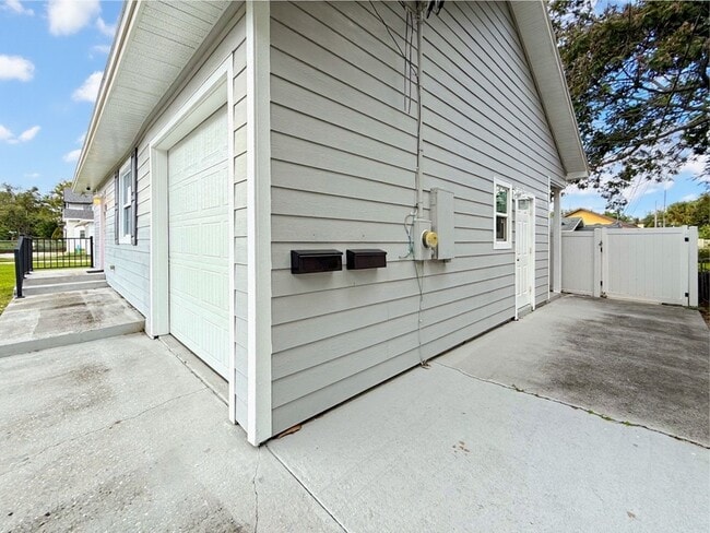 Building Photo - 731 Guernsey St