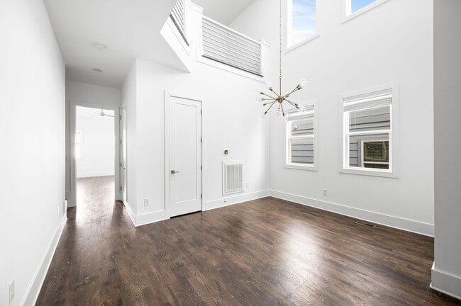 Building Photo - Modern 3BR/3.5BA home in Sylvan Summit, just minutes from downtown!