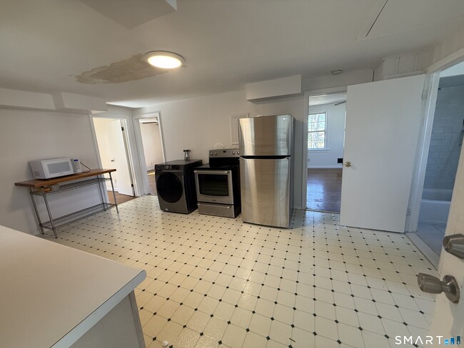 Building Photo - 29 N Hill Rd