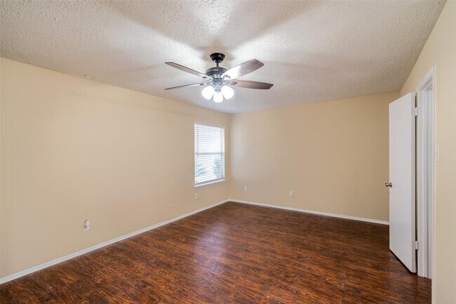 Building Photo - 1815 Ripple Creek Dr