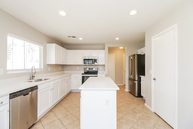 Building Photo - 3199 E San Manuel Rd