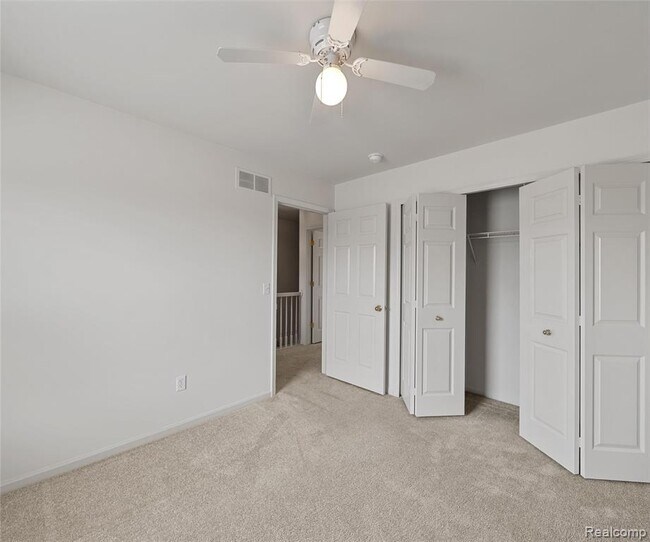 Building Photo - 5864 Willow Ridge Dr