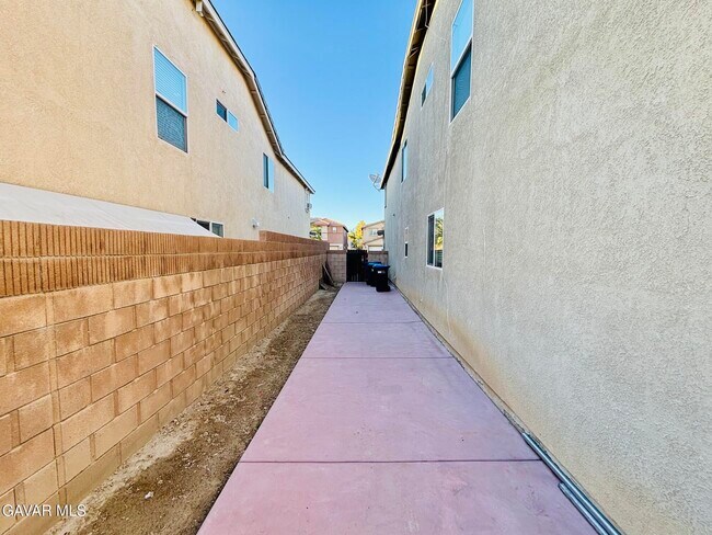 Building Photo - 2064 W Ave K-6