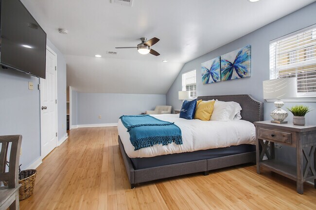 Building Photo - 2336 St Thomas St