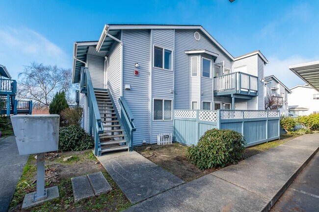 Building Photo - 2 Bedroom/2 Bath in Courtyard Condos