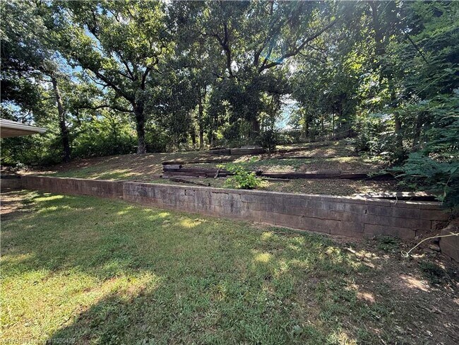 Building Photo - 1202 N 28th St