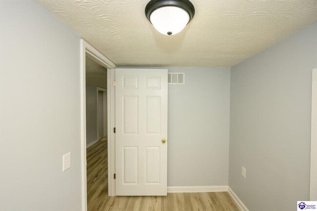 Building Photo - 102 Crabtree Dr