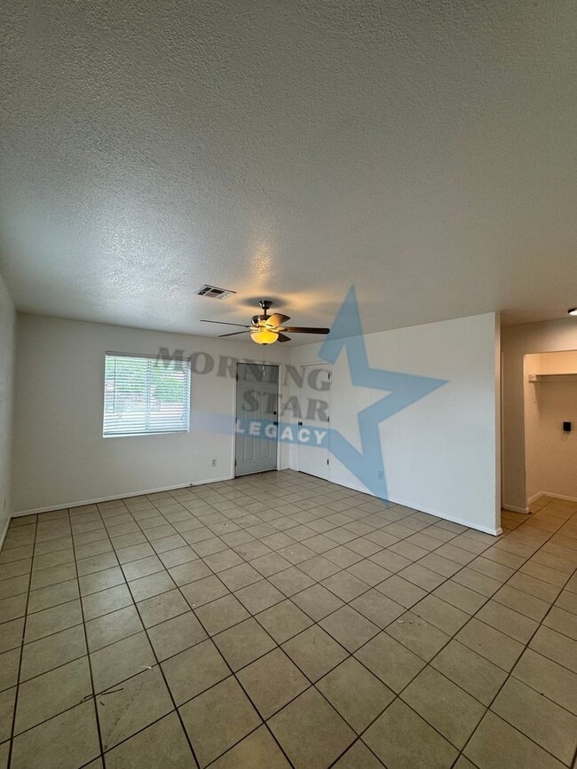 Building Photo - Cute 2-Bedroom Duplex