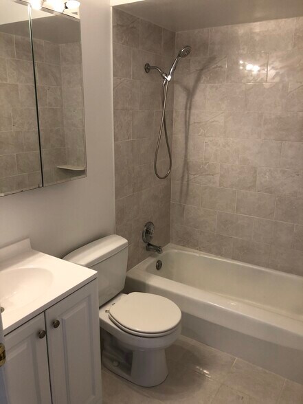 Bathroom - 1750 N Mohawk St