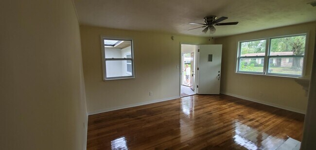 Building Photo - 854 Allison St