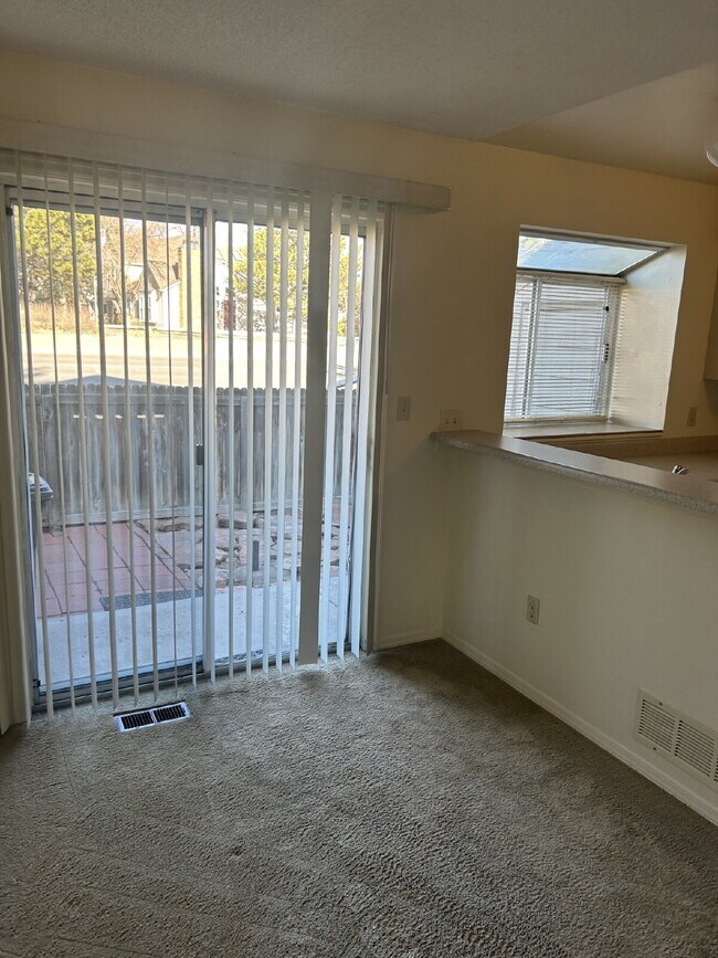 Building Photo - "Charming 2-Bed Condo Retreat with 2.5 Baths in Littleton - 1000 Sq Ft of Comfort!"  Available Now!