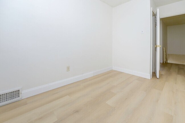 Building Photo - 2019 S Etting St