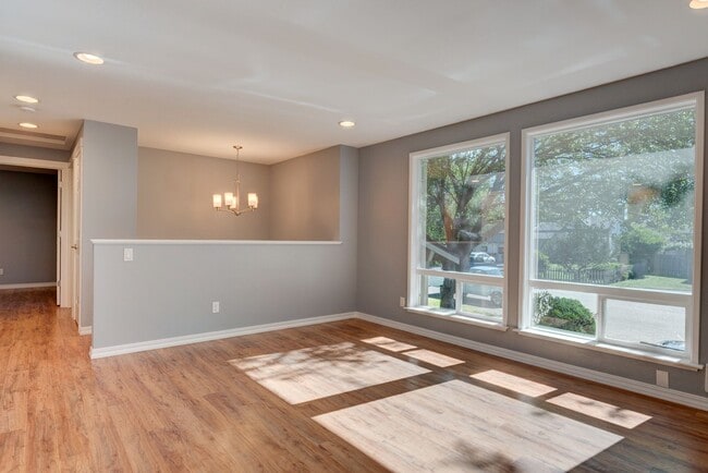 Building Photo - 4 Bedrooms & 2 Bathroom House