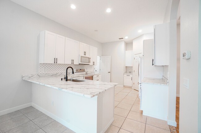 Building Photo - Spacious 4-Bed Home in Magnolia Plantation...