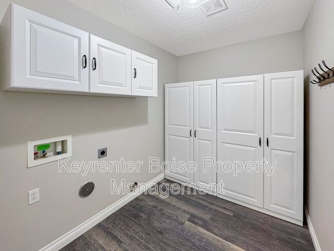 Building Photo - 770 S Ahsahka Way