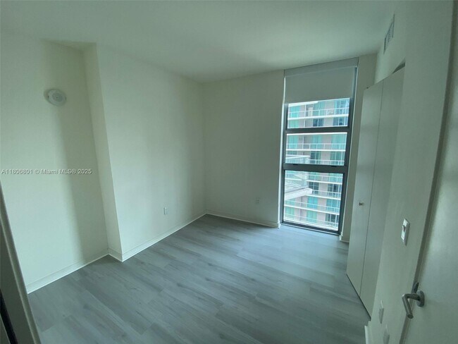 Building Photo - 1100S S Miami Ave