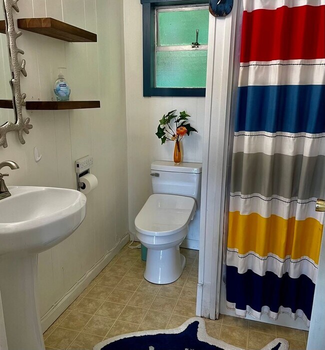 Building Photo - 2 bed condo w/