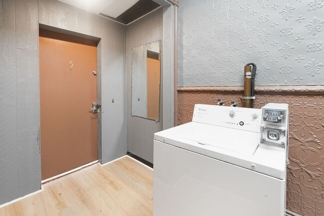 Building Photo - Studio Apartment in Hudson MA | 1 Bath | Easy Move-In