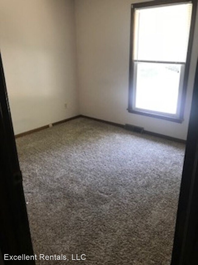 Building Photo - 4 br, 2 bath House - 503 NE Country Lane