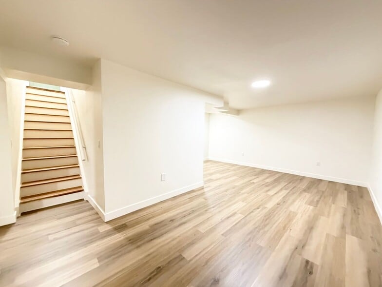Building Photo - 8548 W 62nd Pl