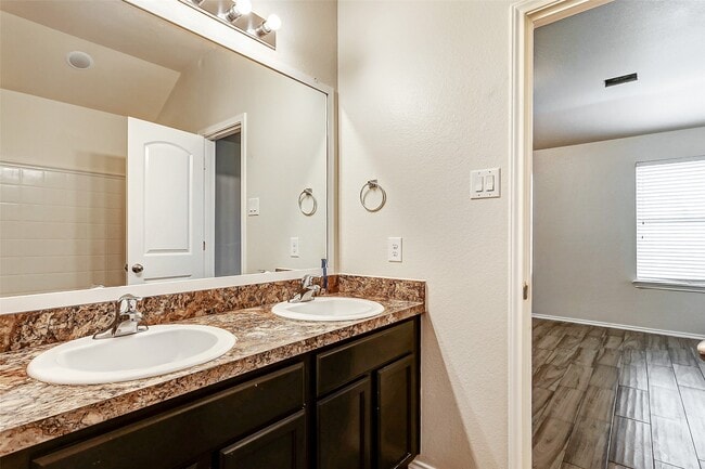 Building Photo - 1355 Lariat Rdg Trl