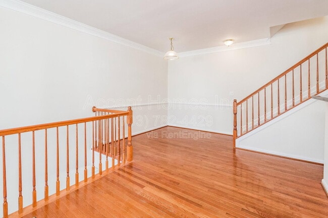 Building Photo - 9875 Dochart Sound Ln