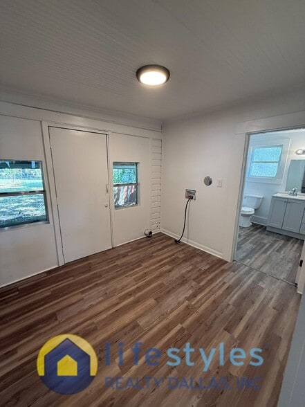 Laundry Room w/Access to Backyard - 1750 Maple Ave
