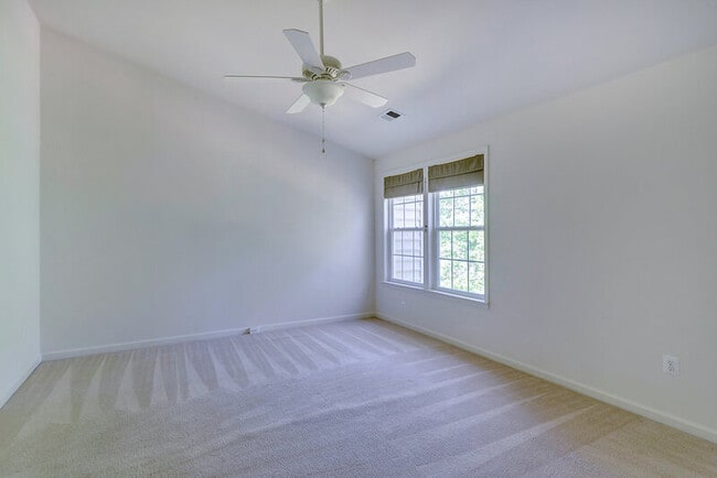 Building Photo - 41 Pine Needle Way