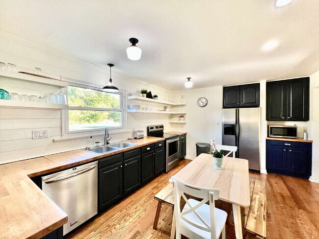 Building Photo - RARE - 5 BEDROOM RANCH on ONE ACRE!